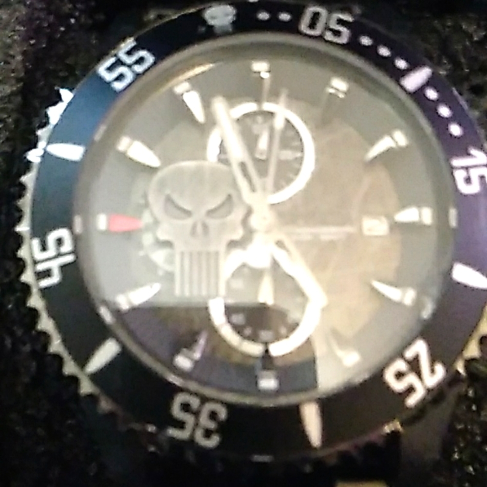 PUNISHER WATCH & CASE